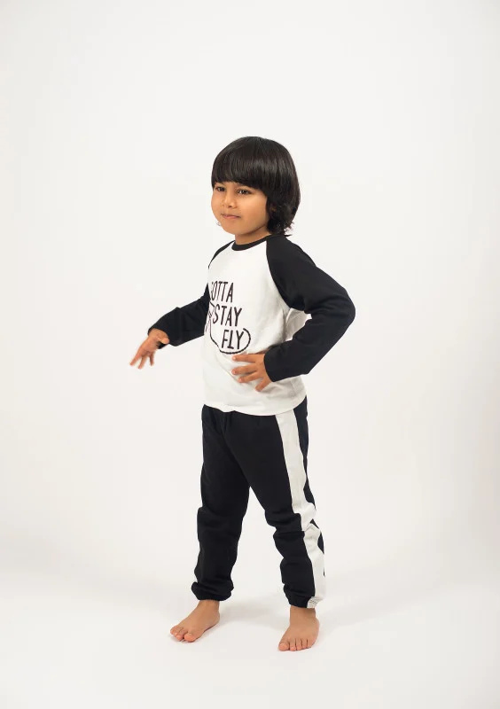 Be Cosy kid's set with ‘Give Me Five' print black and white
