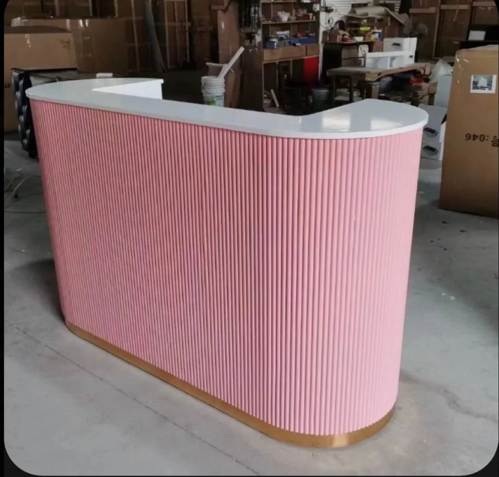 طاولة استقبال مميزه من الخشب والستانلس تيل مع الاناره المخفيه /بدون اناره مع رخام