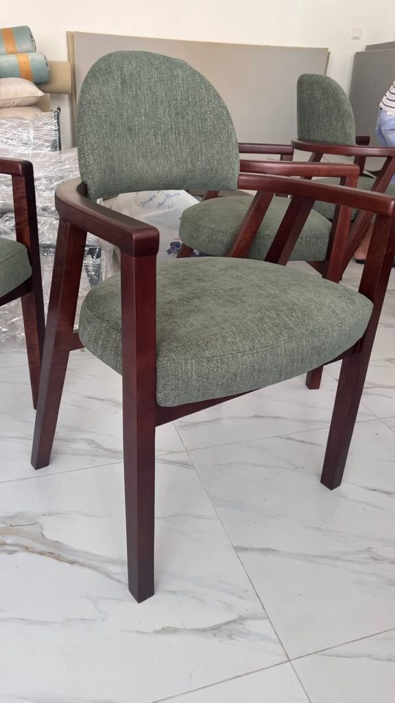 Natural Solid Wood Dining Chair Covered with Cloth and Cotton