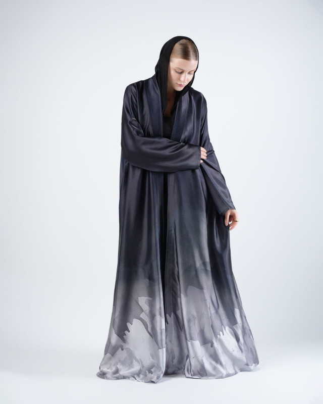 Elegant Abaya with Luxurious Fabric and Artistic Touches