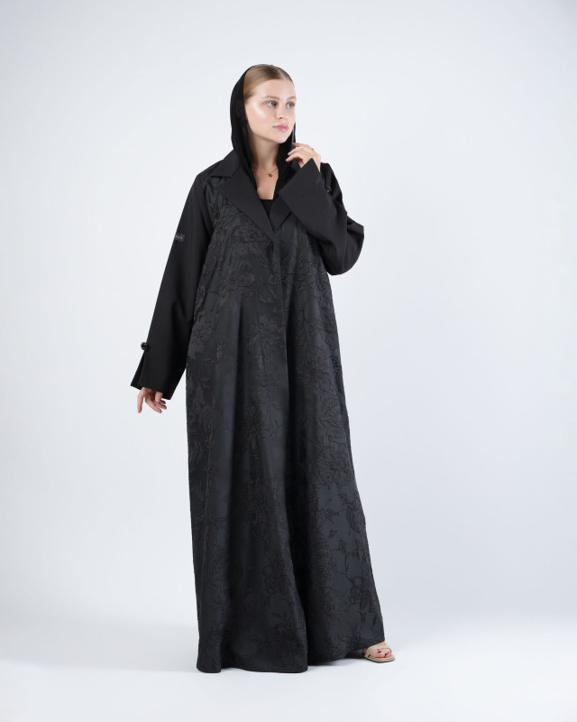 Black Abaya with Elegant Decorative Details and Stylish Sleeves